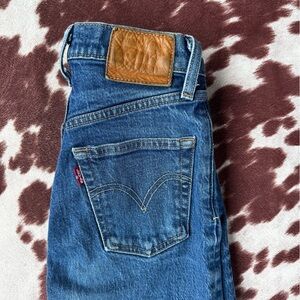 Levi's ribcage Straight Leg Blue Jeans